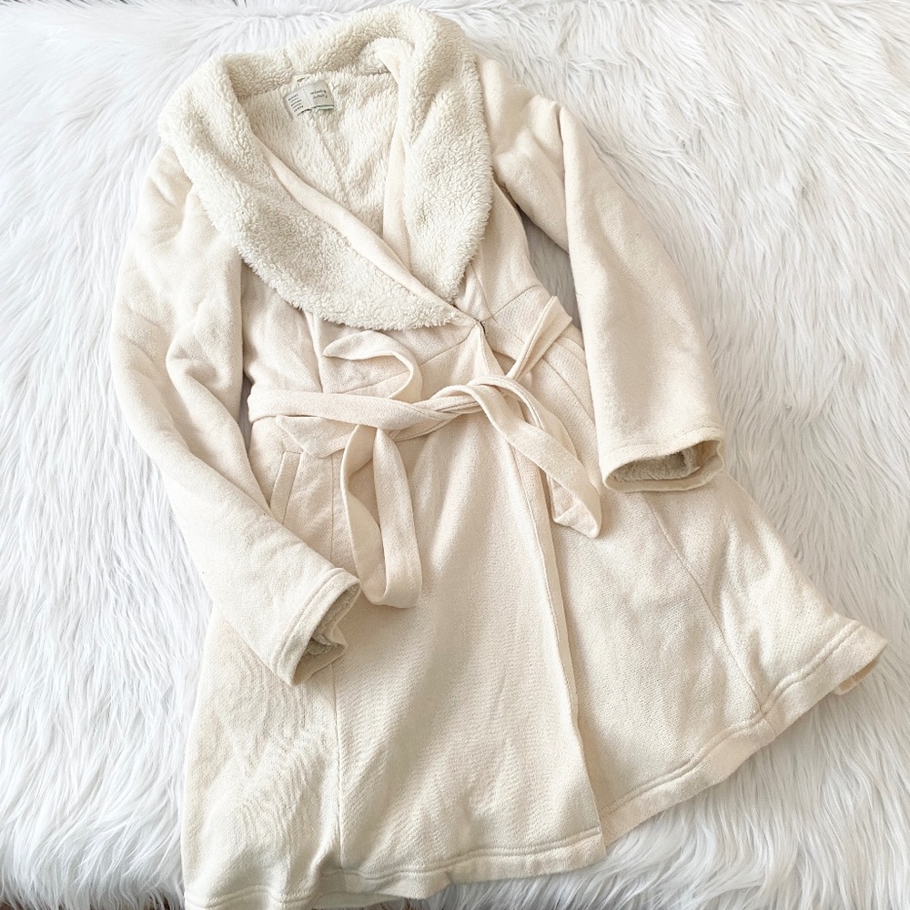 Saturday Sunday White/Cream Fuzzy Robe